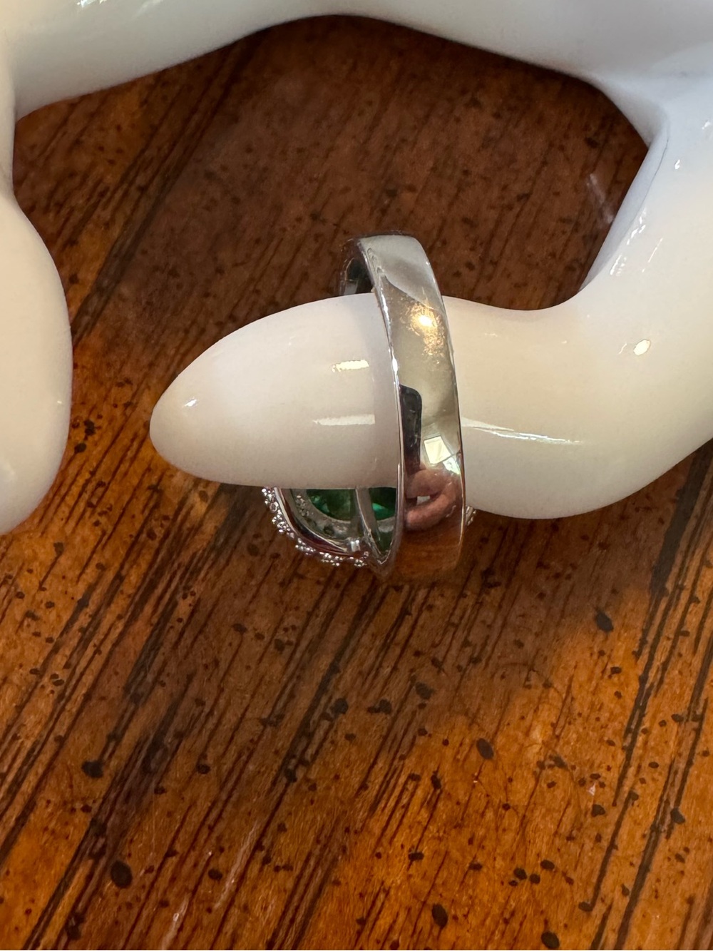 Green and clear glass stone ring in silver tone. Size 6 3/4. EUC. - Picture 5 of 7